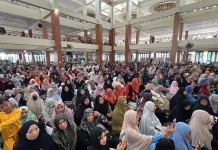 Ribuan Warga Balikpapan Padati Maulid Akbar Bersama Ustaz Das'ad Latif