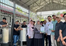 Unmul Hibahkan Alat Penyuling Minyak Atsiri untuk KTH Fajar Lestari di Kukar