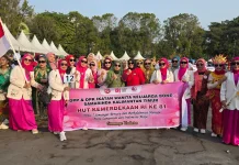 IWK Bone Bawa Warna Bugis dan Gema Kemerdekaan di Parade Perempuan Samarinda