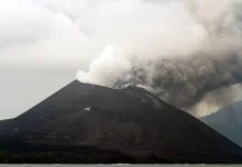 Anak Krakatau, Gunung Muda dengan Sejarah Erupsi Mematikan