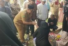Mudyat Noor Antar Jenazah Mantan Wabup PPU Mustaqim MZ