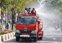 Eco Enzyme Disemprotkan untuk Atasi Kabut Asap Samarinda