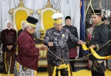 Bepelas Malam Ketiga, Sultan Injak Gong Raden Galuh Diiringi Ledakan Meriam