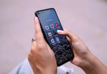 Screen Time Berlebih Berkaitan dengan Keluhan pada Mata