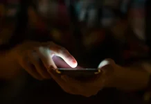 Menatap Layar dengan Kecerahan Tinggi Bisa Picu Kelelahan Mata
