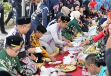 Mengupas Nilai Filosofis Tradisi Makan Beseprah Kutai