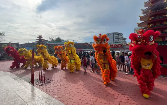 Atraksi Barongsai Setya Dharma Pukau Pengunjung Klenteng Balikpapan
