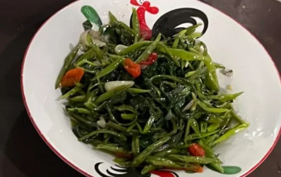Tips Menumis Kangkung Tetap Hijau dan Renyah