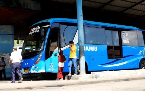Tarif Murah Damri Diminati, Sopir Terminal Sungai Kunjang Soroti Jalan Rusak