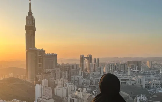 Menikmati Panorama Senja Makkah dan Pusat Kuliner Nusantara Bukit Khandamah