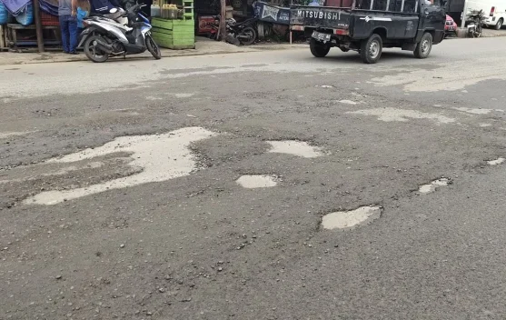 Jalan Kelapa Gading Rusak Jadi Sorotan Warga Samarinda