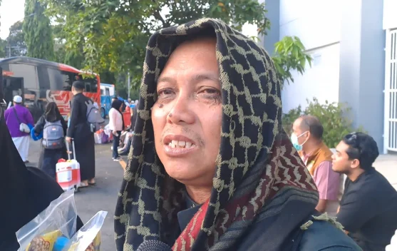 Tangis Haru Jemaah Kloter BPN 4: Ingin Lebih Lama Beribadah di Tanah Suci