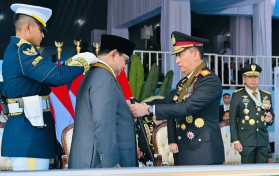 Presiden Prabowo Terima Medali Loka Praja Samrakshana pada Hari Bhayangkara