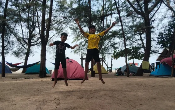 Pantai Panrita Lopi, Muara Badak Dipadati Wisatawan Selama Libur Sekolah