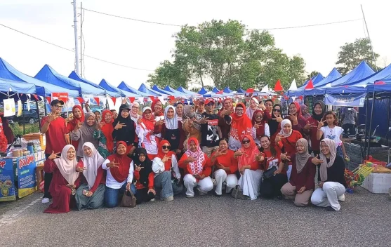 Sambut HUT RI, Komunitas KGS Pasang Bendera dan Kenakan Baju Merah Putih