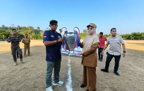 Bupati Berau Buka Turnamen Sepak Bola Biatan Ilir