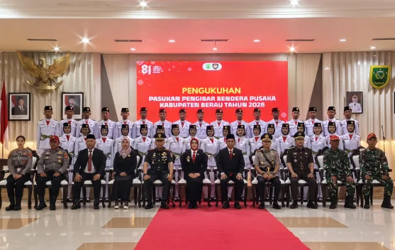 Bupati Sri Juniarsih Kukuhkan Paskibraka Berau