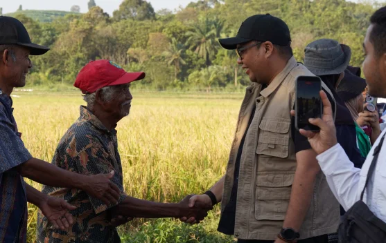 Pemkab Kukar Bantu Petani Hadapi Kekeringan Lahan Sawah