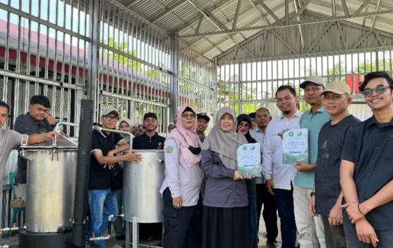 Unmul Hibahkan Alat Penyuling Minyak Atsiri untuk KTH Fajar Lestari di Kukar