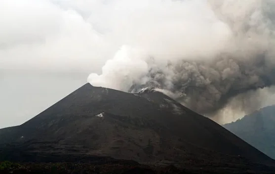 Anak Krakatau, Gunung Muda dengan Sejarah Erupsi Mematikan