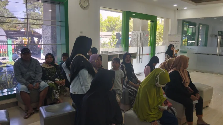 H-1 Ramadan Transaksi Gadai Emas di Sampang Meningkat