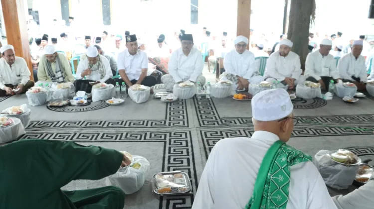 Kapolres Bangkalan Hadiri Haul Ke-18 KHS. Abdullah Schal