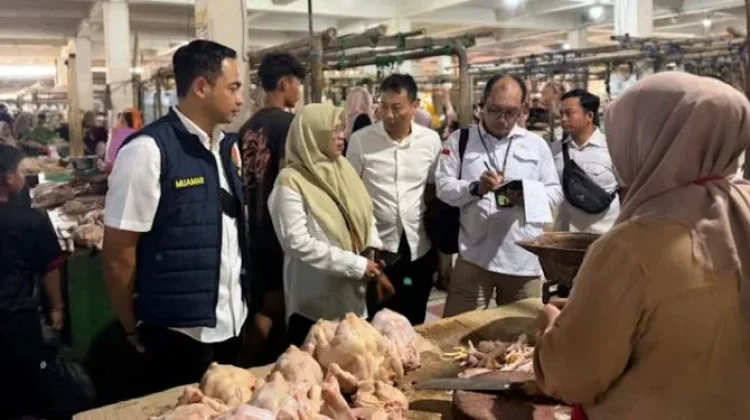 Awal Ramadan, Harga Daging Ayam dan Cabai Rawit di Sampang Naik