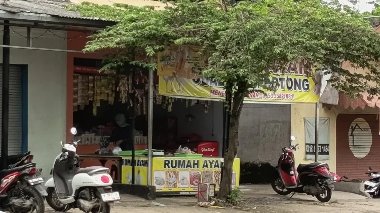 Harga Daging Ayam di Pasar Saronggi Sumenep Turun
