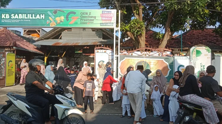 KB-RA Sabilillah Sampang Tanamkan Karakter Mulia Lewat Takjil