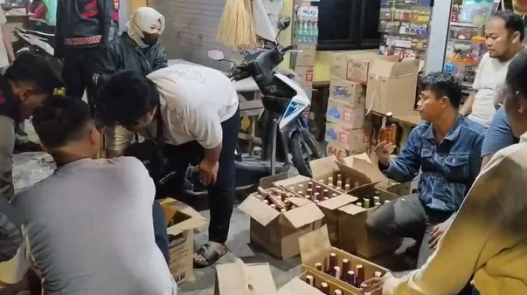 Razia Ramadan Polres Bangkalan Amankan Ratusan Botol Miras