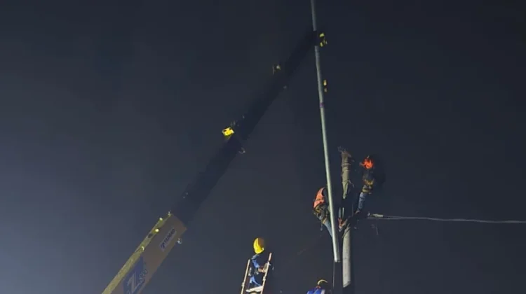 PLN Pulihkan Jaringan Listrik Terdampak Cuaca Ekstrem di Pamekasan