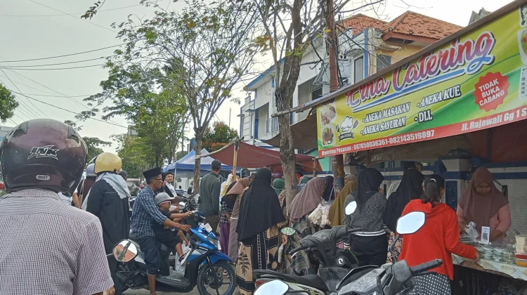 Ramadhan, Warga Sampang Ramai Berburu Takjil
