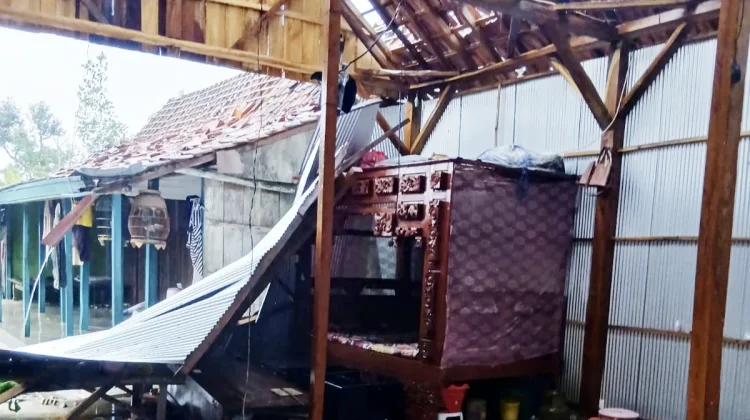 Cuaca Ekstrem Terjang Camplong, Enam Desa Terdampak Satu Korban Jiwa