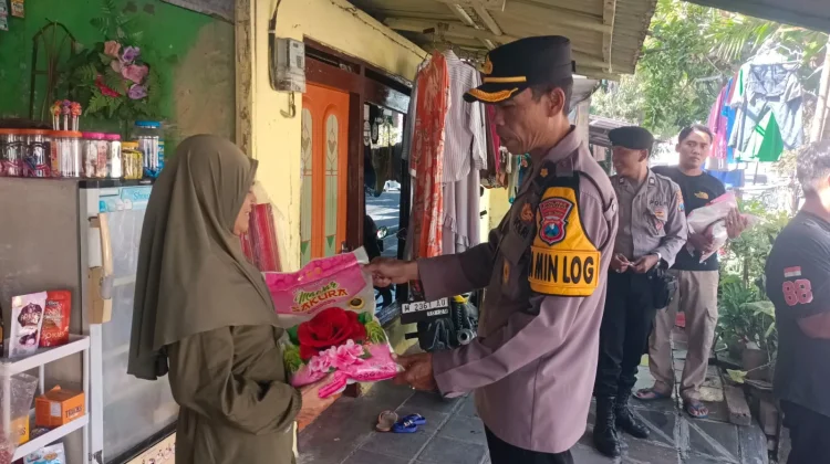Polres Pamekasan Bagikan Sembako kepada Masyarakat