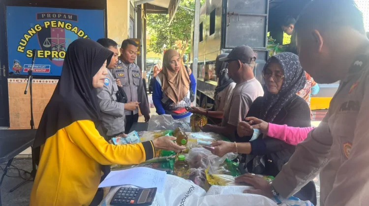 Polres Sampang Gelar Bazar Murah jelang Lebaran