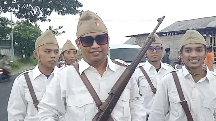 Produsen Garam Bagikan Takjil Gratis di Sampang