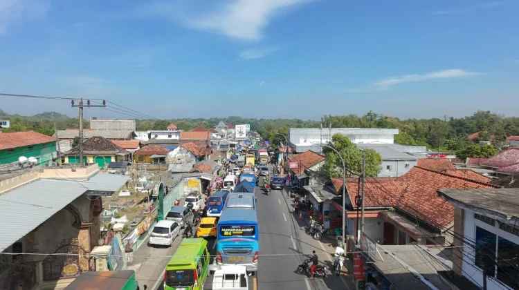 Dampak Pasar Tumpah Galis, Arus Mudik Bangkalan Macet Panjang