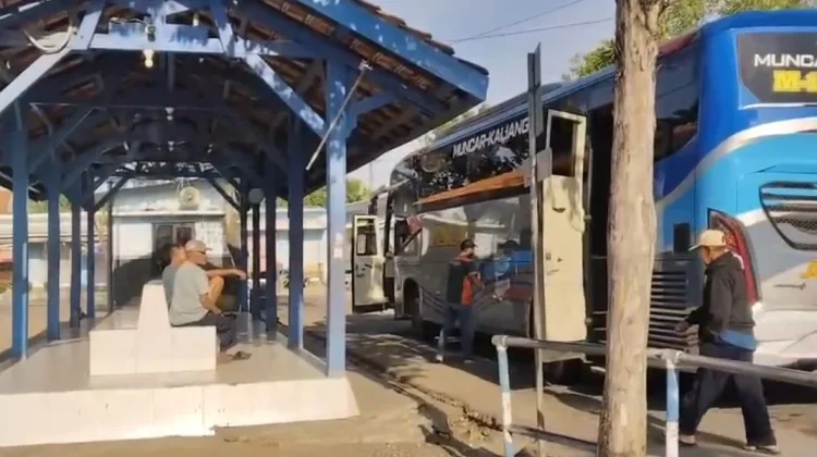 H-4 Lebaran, Jumlah Penumpang di Terminal Sampang Alami Penurunan