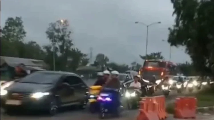 Arus Mudik di Suramadu Meningkat, Petugas Antisipasi Kemaceatan Pasar Tumpah