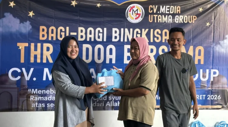 CV Media Utama Gelar Doa Bersama dan Bagikan THR