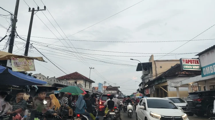Kemacetan Parah Warnai Ramadhan di Sampang Kota