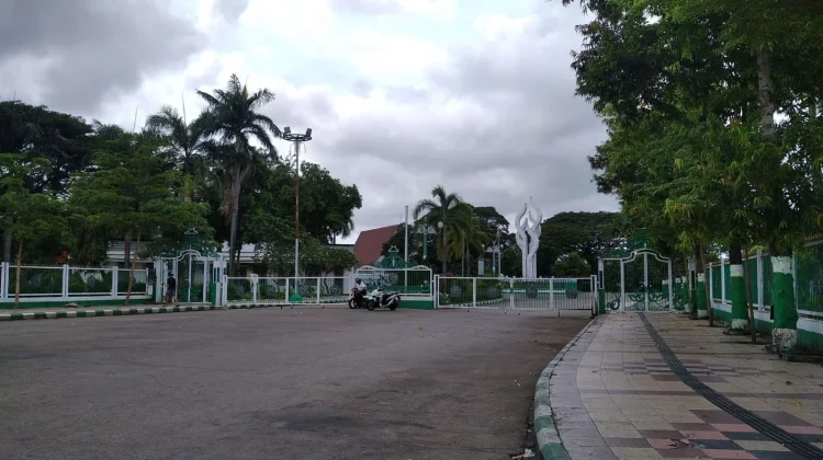 Malam Takbiran, Akses menuju Arek Lancor Pamekasan Ditutup