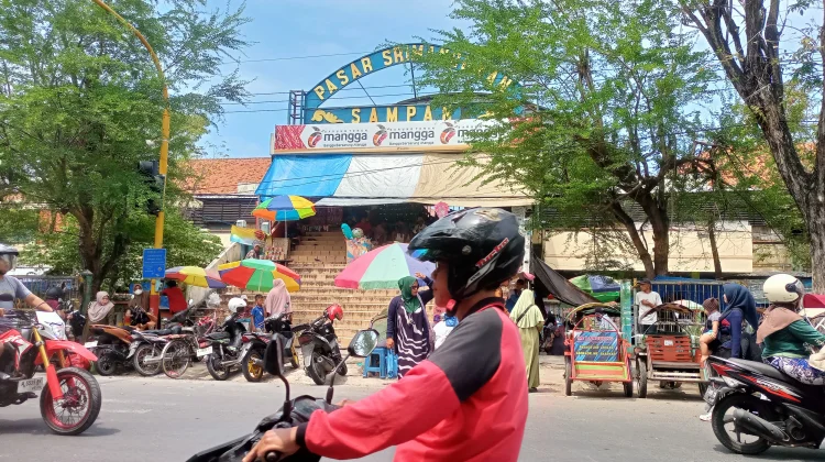 Sampah Menumpuk di Pasar Srimangunan, Warga Curhat Halo RRI