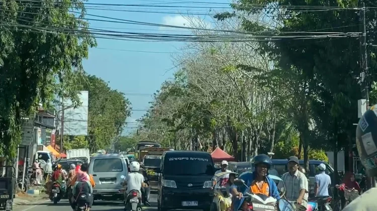 Warga Madura Mulai Menjalani Tradisi 'Toron'