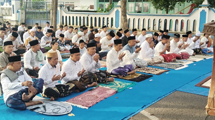 Ribuan Warga Padati Shalat Id di Alun-alun Trunojoyo Sampang