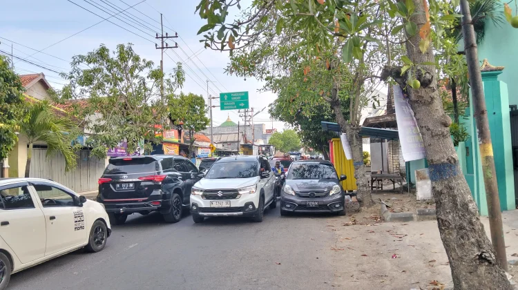 Menjelang Sore Kemacetan Terjadi ke Arah Omben