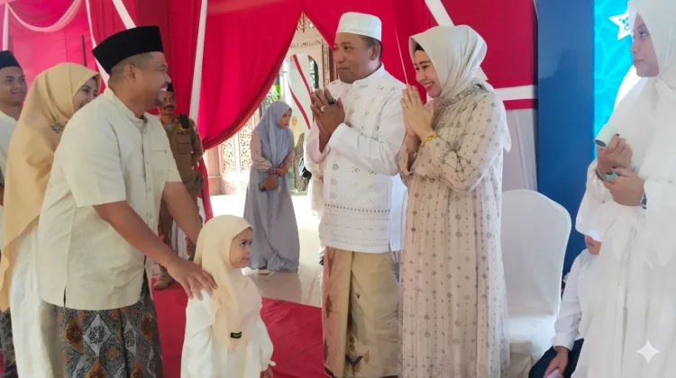 Rayakan Kemenangan, Masyarakat Padati Open House di Pendopo Trunojoyo