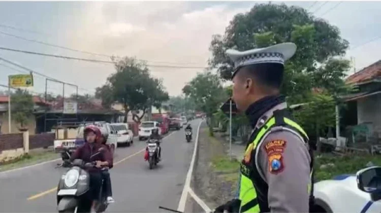 Aktivitas Pasar Tumpah Galis Bangkalan Arus Lalu Lintas Padat