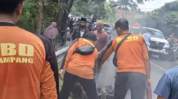 Motor Terbakar di Ketapang, BPBD Sampang Sigap Padamkan Api