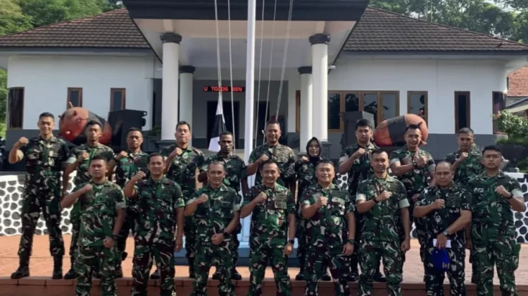 Sinergi dan Silaturahmi Idulfitri Lanal Batuporon dan Yonif TP 837